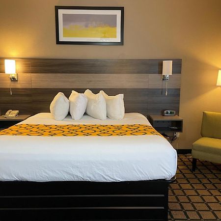 Baymont By Wyndham West Plains Hotel Bagian luar foto