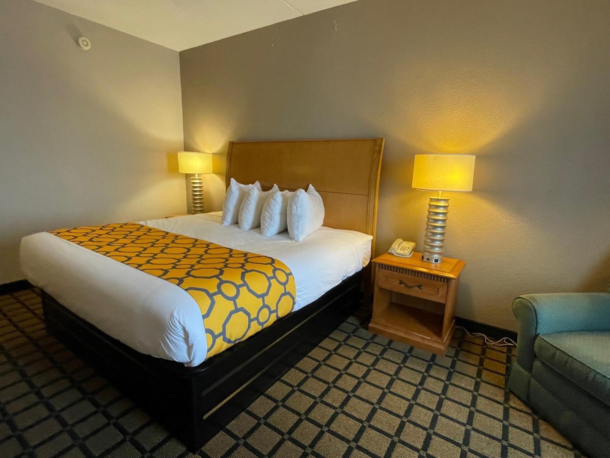 Baymont By Wyndham West Plains Hotel Bagian luar foto